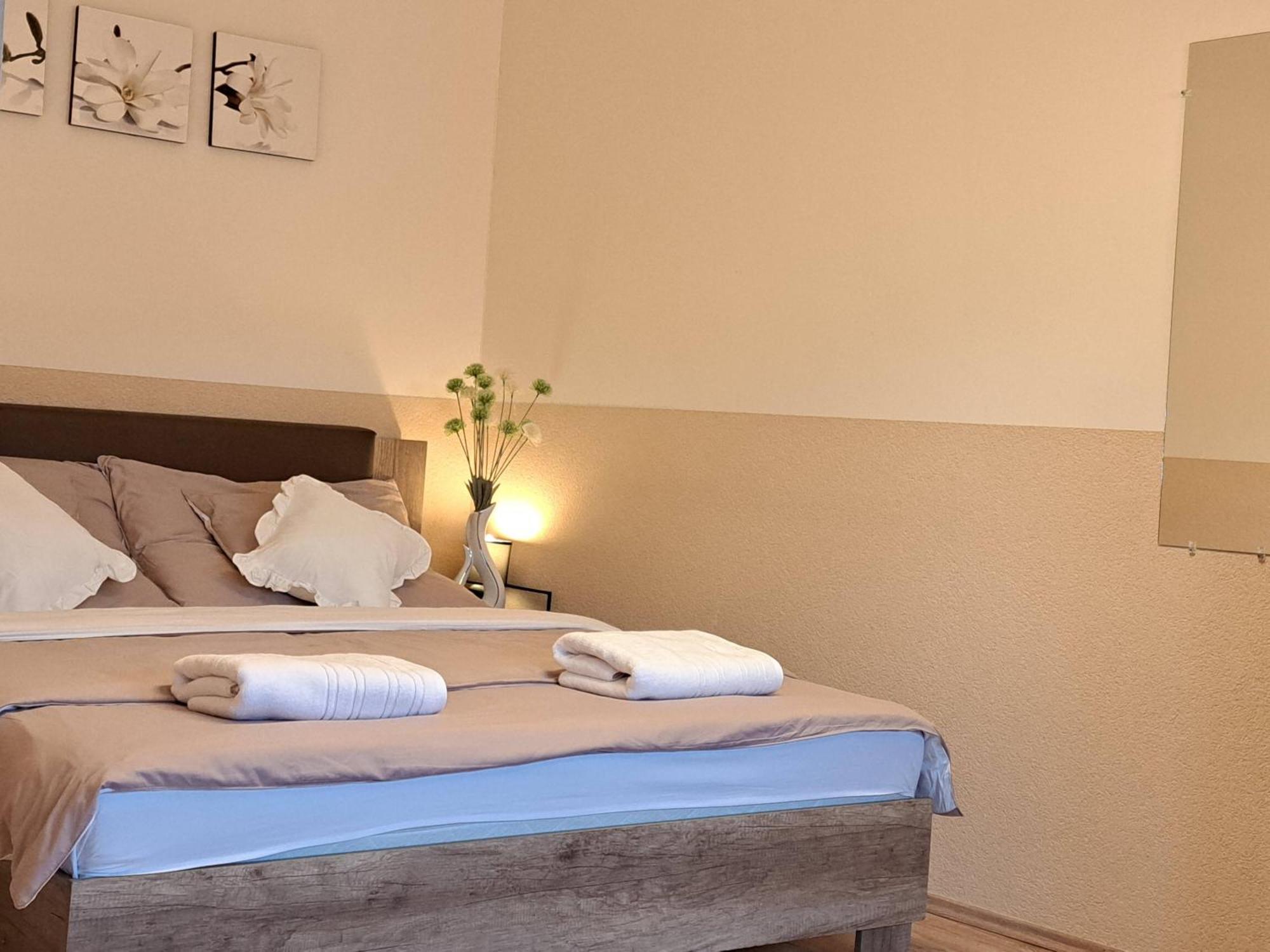 Orient Apartmanhaz Eger Bagian luar foto