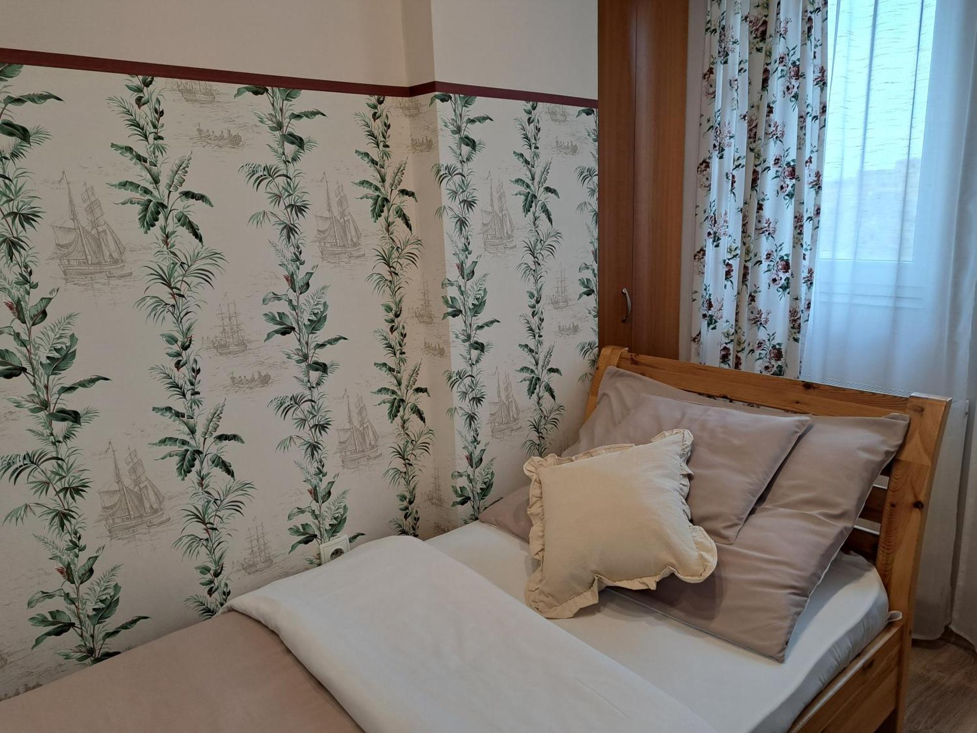 Orient Apartmanhaz Eger Bagian luar foto