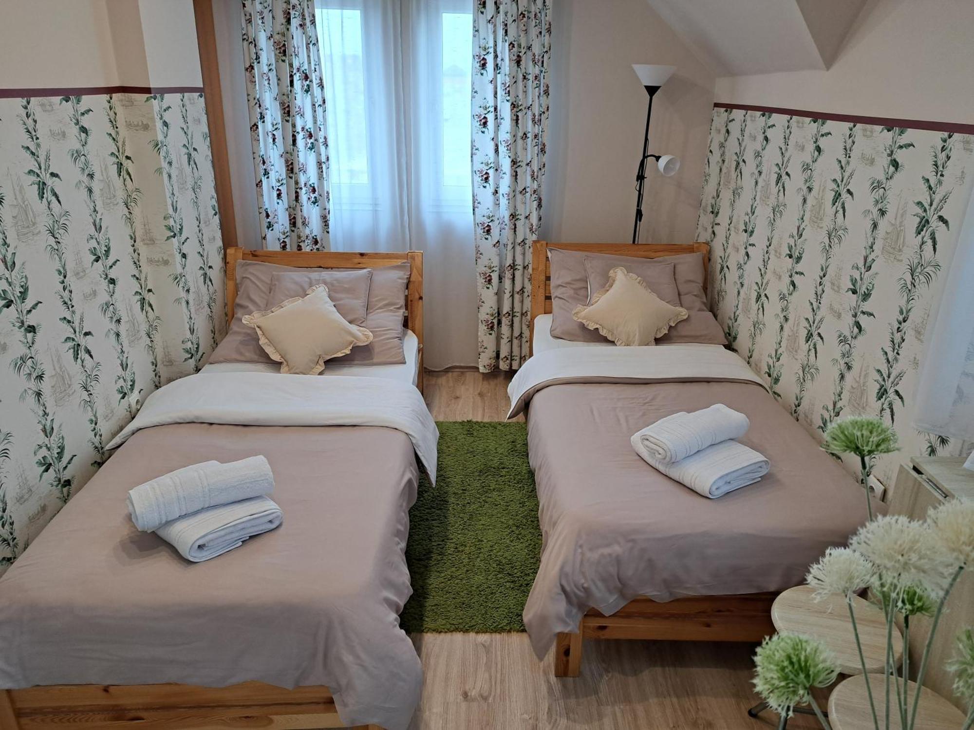Orient Apartmanhaz Eger Bagian luar foto