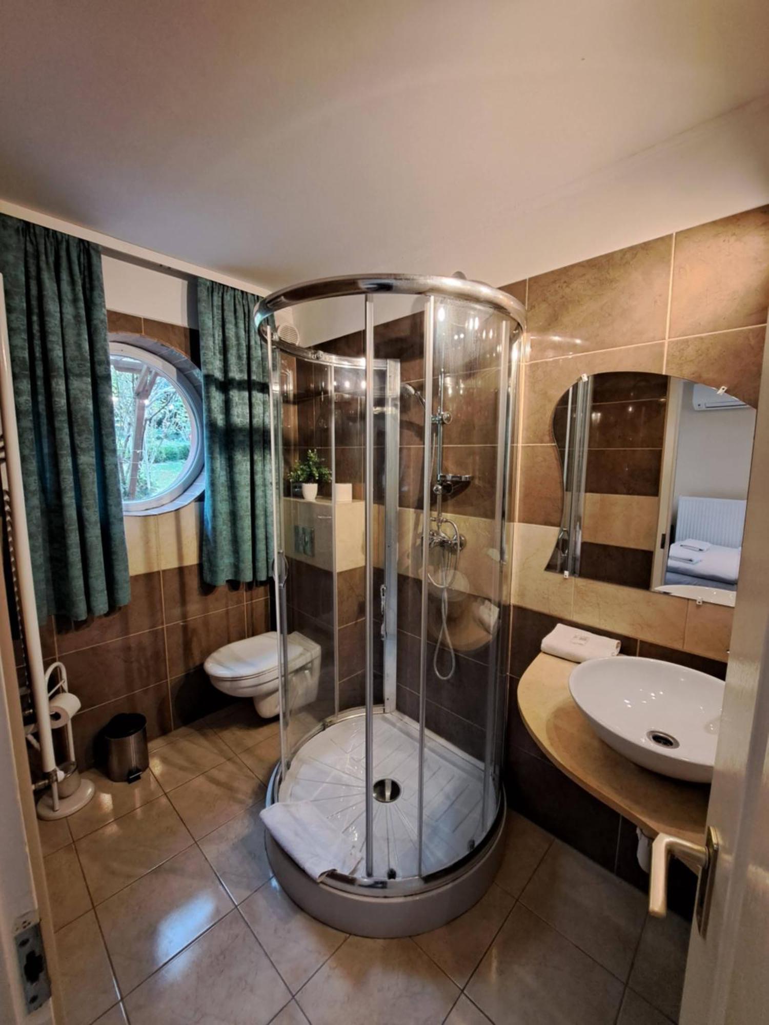 Orient Apartmanhaz Eger Bagian luar foto